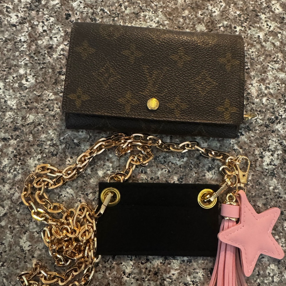 Louis Vuitton Monogram Porte Monnaie
Billets Tresor Bifold Wallet & insert - Picture 15 of 17
